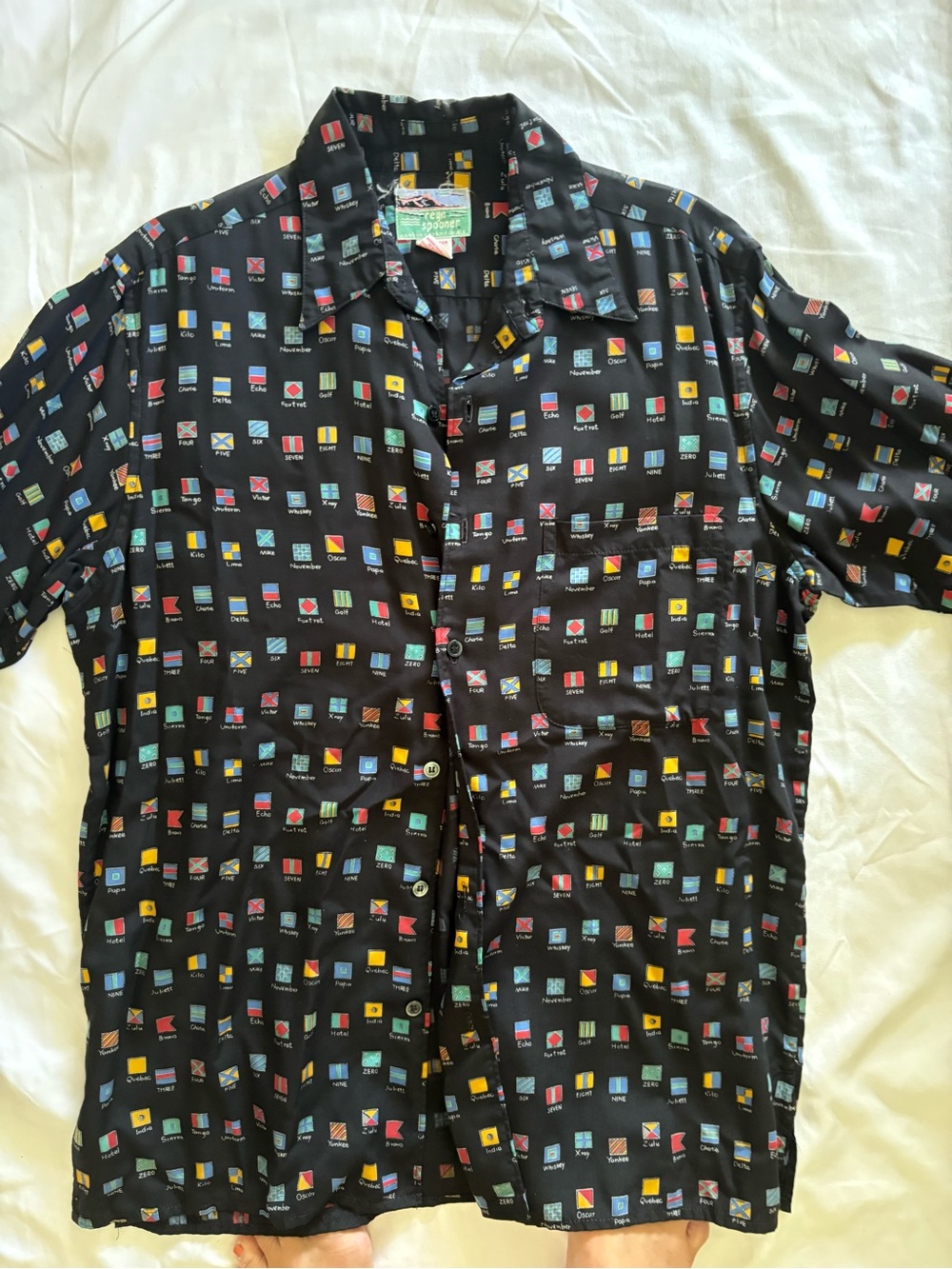 Aloha Shirt Reyn Spooner Men's Black Short-Sleeve Button-Up 
Nautical Flag Print
